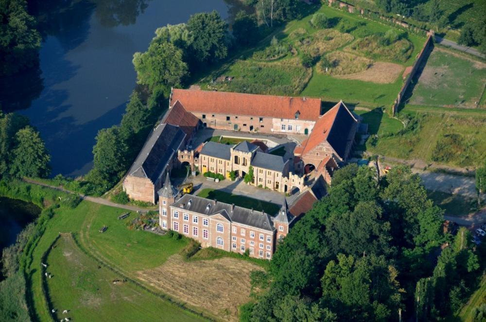 シント・トロイデンKasteel Nieuwenhovenアパートメント エクステリア 写真